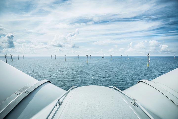 Blick von der Nabe eines offshore Windenergieanlage. Global Tech One | Derek Henthorn | Fotograf München